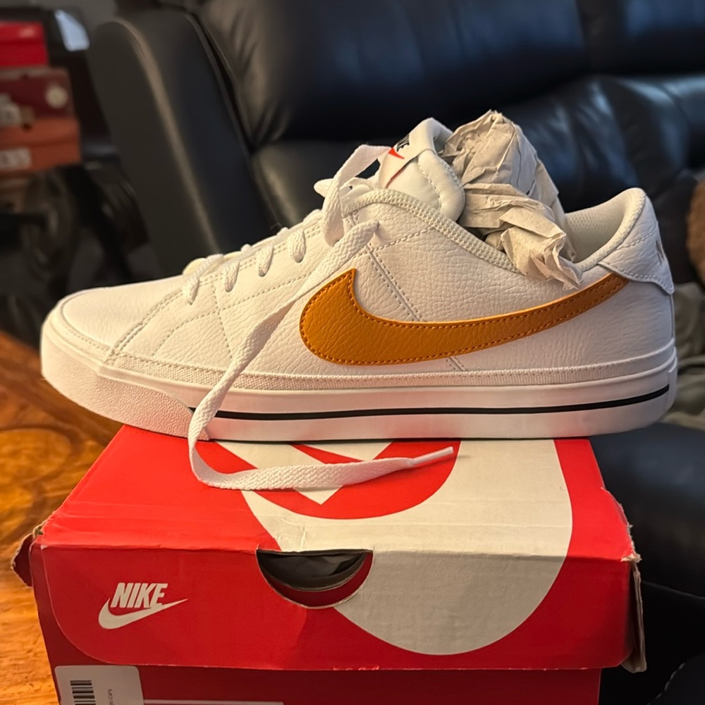 New in box - Nike Court Legacy - size 11 men’s